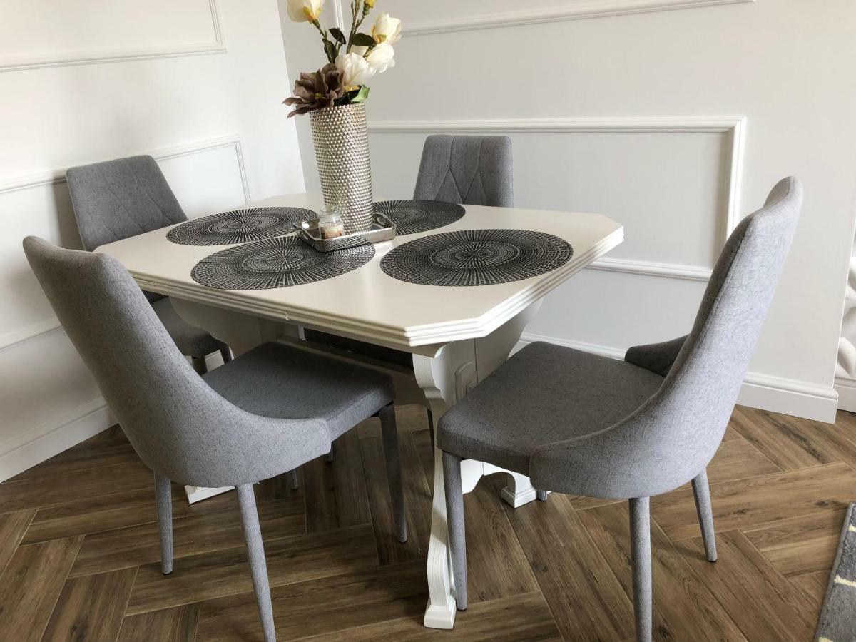 Family & Business Elegant Apartments Ul Warszawska - 2 Bedroom, Balcony, Parking Келце Екстериор снимка