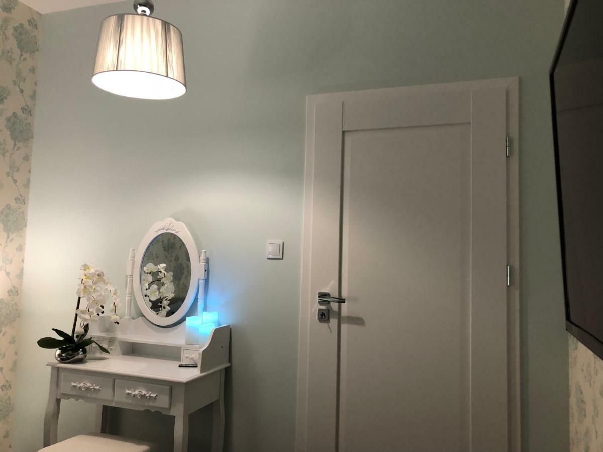 Family & Business Elegant Apartments Ul Warszawska - 2 Bedroom, Balcony, Parking Келце Екстериор снимка