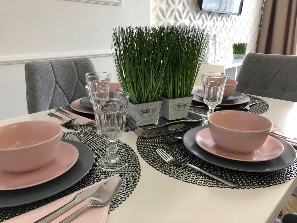Family & Business Elegant Apartments Ul Warszawska - 2 Bedroom, Balcony, Parking Келце Екстериор снимка