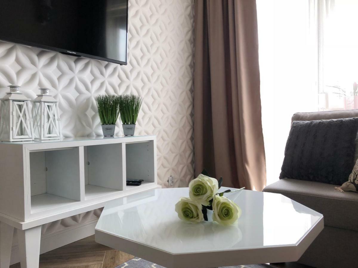 Family & Business Elegant Apartments Ul Warszawska - 2 Bedroom, Balcony, Parking Келце Екстериор снимка